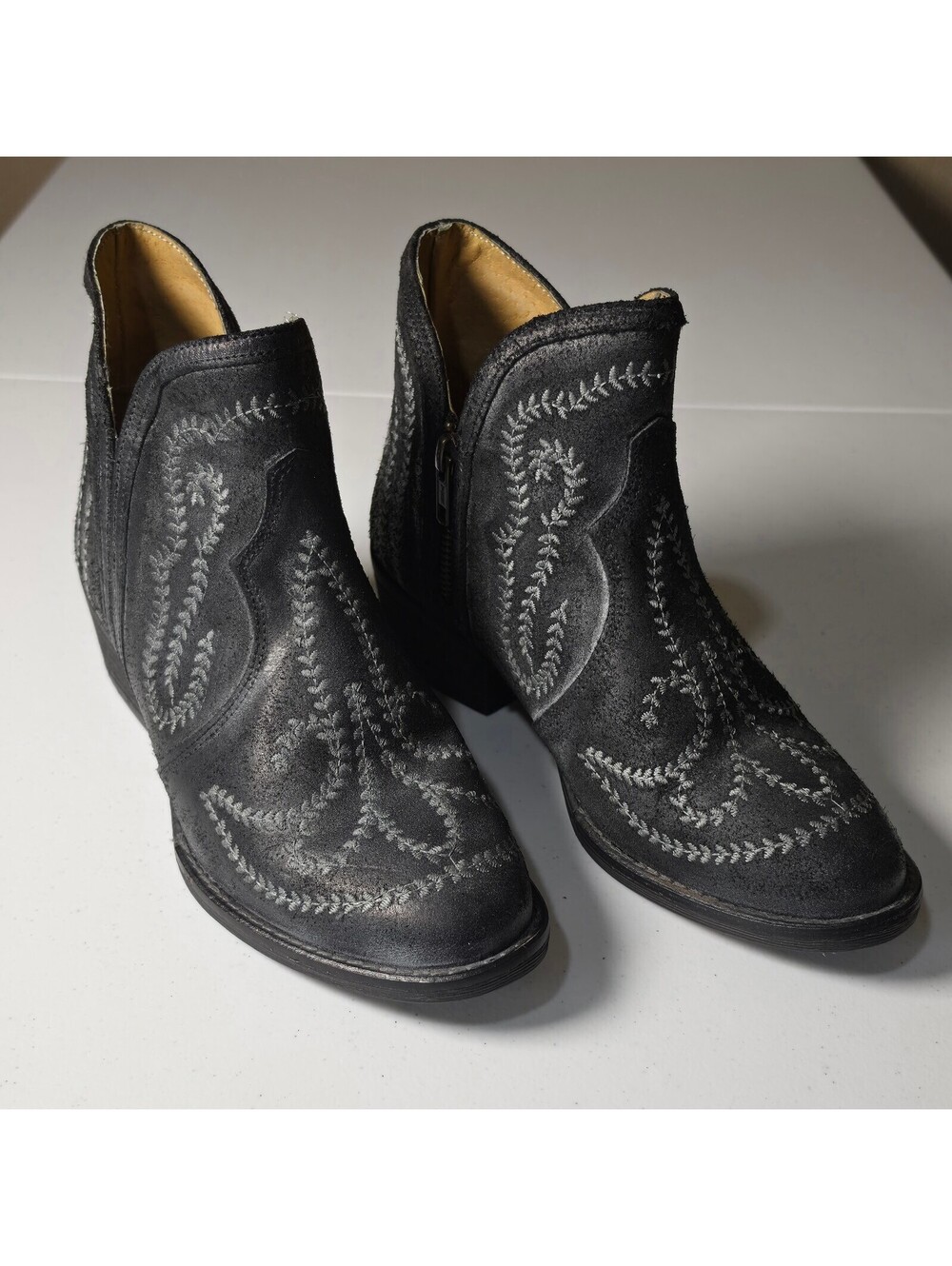 Sterling River Black Suede Western Ankle Boots with Embroidered Design Size 7